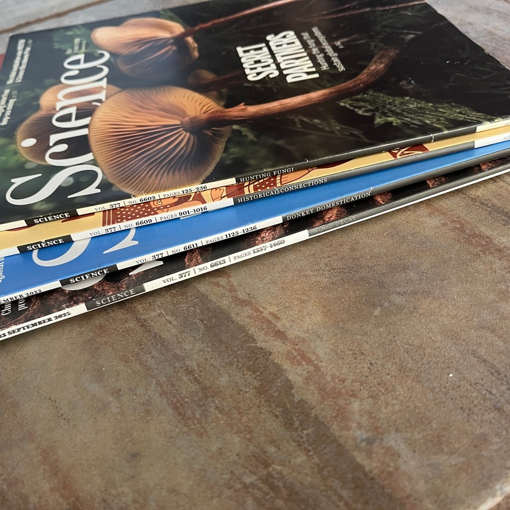 4 Science Magazines. Stunning Set. Feed your mind! Inspire! Enrich! Excite! - Picture 6 of 8